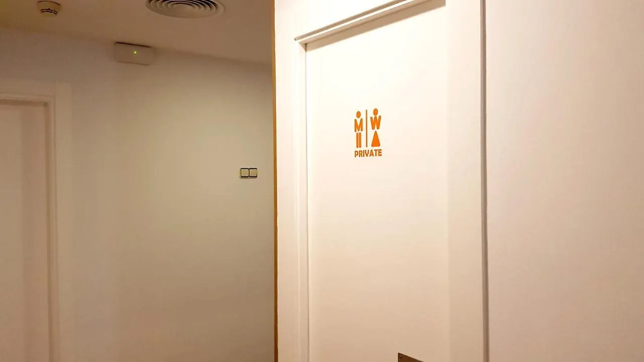 Hostal La Palmera Barcelona 2*,  Spain