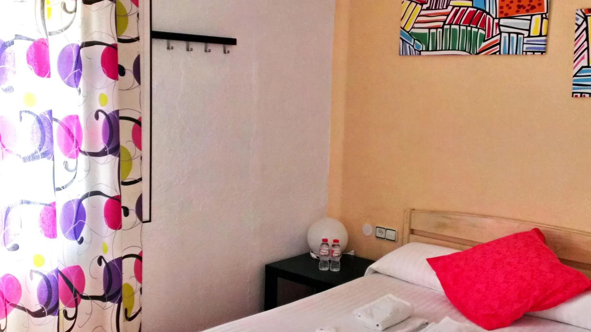 Hostal La Palmera Barcelona 2*,  Spain