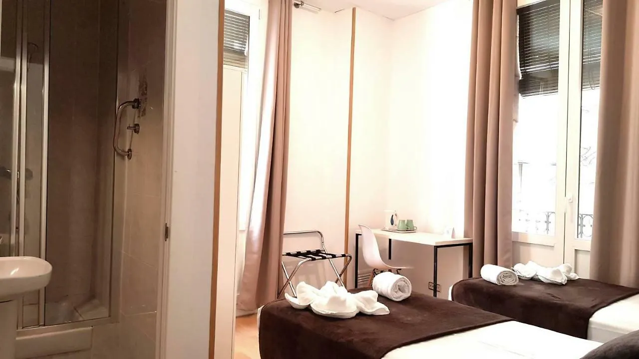 Hostal La Palmera Barcelona Guest house