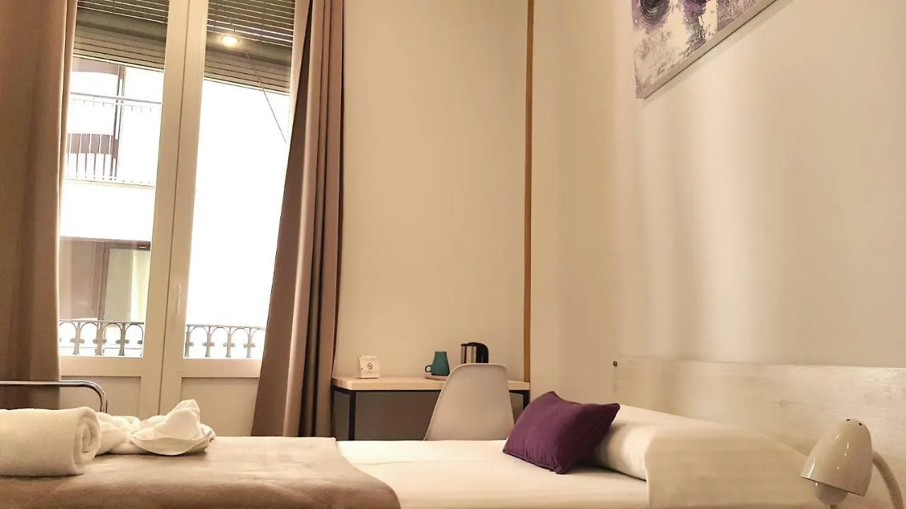 Hostal La Palmera Barcelona 2*,  Spain