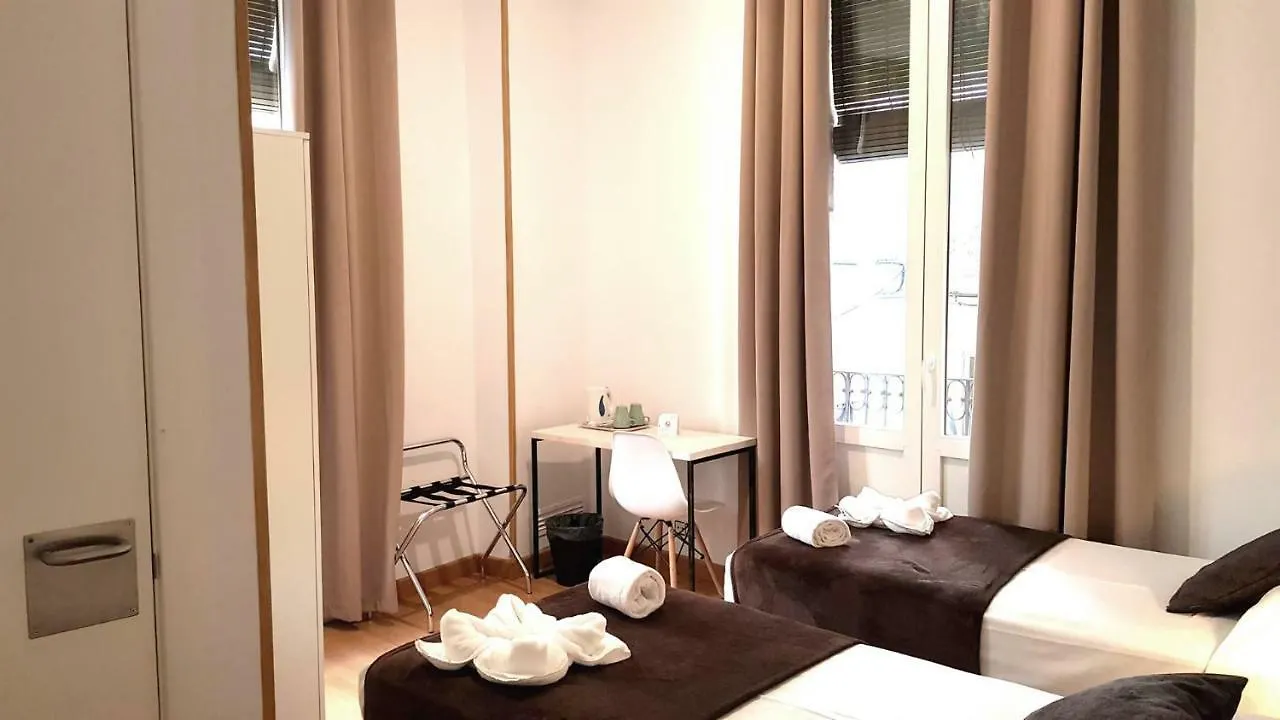 Hostal La Palmera Barcellona Ostello